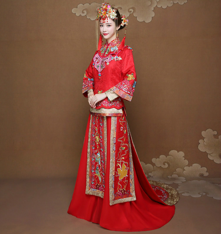 披肩拖尾秀禾服新娘禮服，時(shí)尚大氣中式禮服