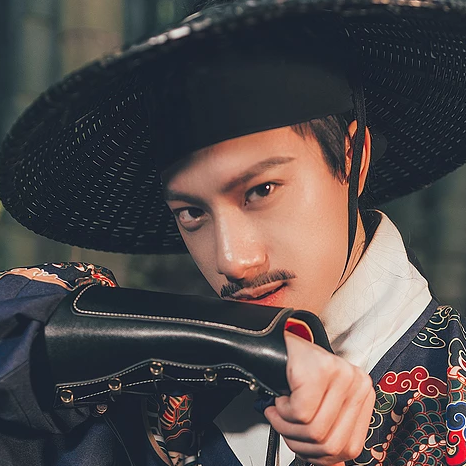 霸氣錦衣行帶刀頭像，唯美古風(fēng)男生真人頭像