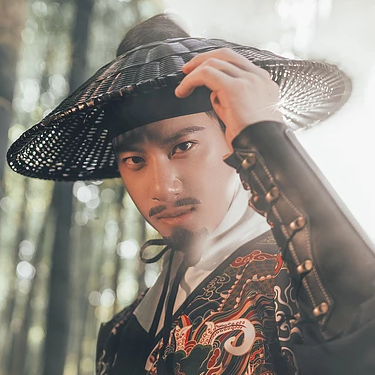 霸氣錦衣行帶刀頭像，唯美古風(fēng)男生真人頭像