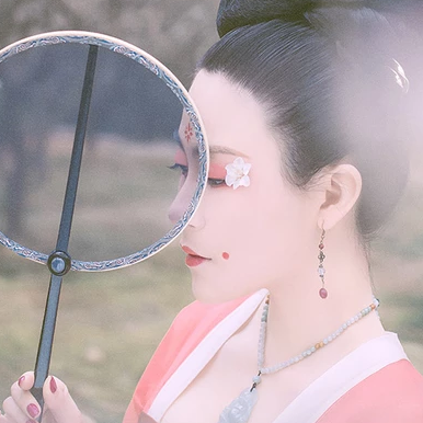 妖嬈女生頭像，唯美古風真人頭像