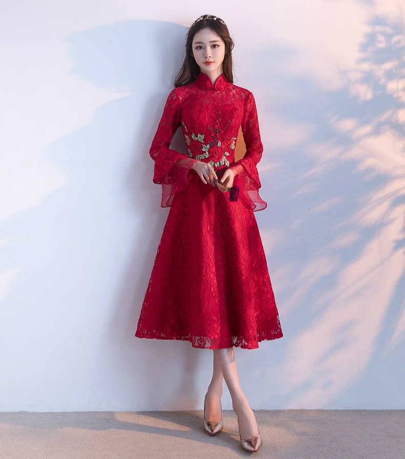 傳統(tǒng)復(fù)古印花中式禮服，紅色蕾絲新娘晚禮服