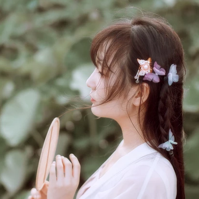 荷塘邊漢服古風頭像，唯美古風女子真人頭像