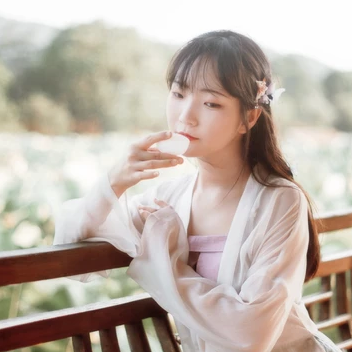 荷塘邊漢服古風頭像，唯美古風女子真人頭像