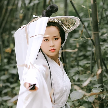 白衣俠女冷艷頭像，唯美古風(fēng)女子真人頭像