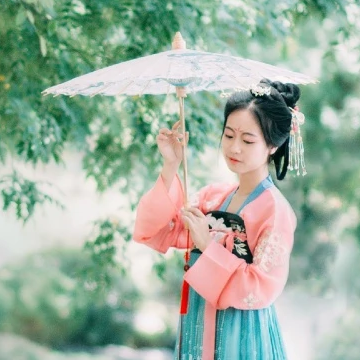 紅衣女子帶傘頭像，唯美古風(fēng)女子真人頭像