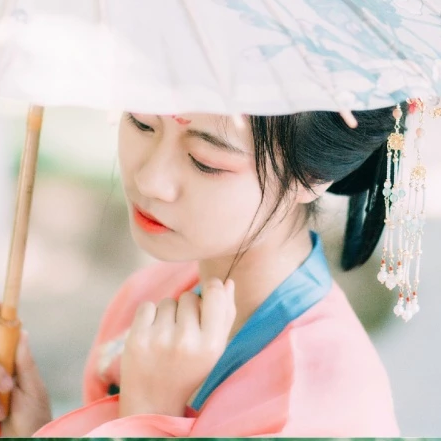 紅衣女子帶傘頭像，唯美古風(fēng)女子真人頭像