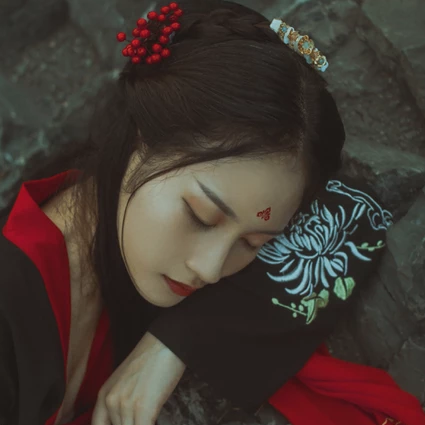 紅妝帶傘古風(fēng)頭像，唯美古風(fēng)真人女子頭像