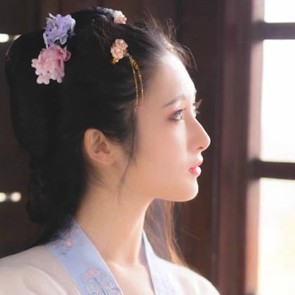 粉色小清新帶團(tuán)扇頭像，唯美古風(fēng)女子真人頭像