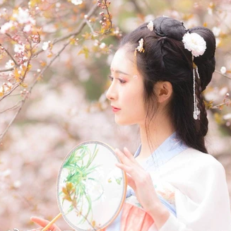 粉色小清新帶團(tuán)扇頭像，唯美古風(fēng)女子真人頭像