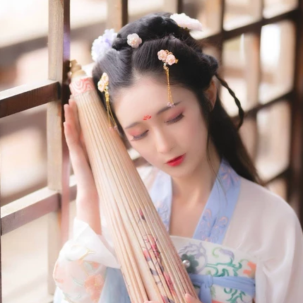 粉色小清新帶團(tuán)扇頭像，唯美古風(fēng)女子真人頭像