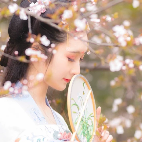 粉色小清新帶團(tuán)扇頭像，唯美古風(fēng)女子真人頭像