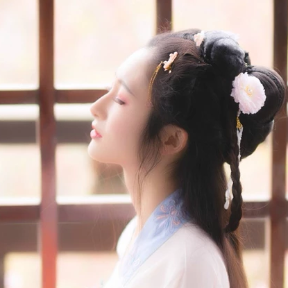 粉色小清新帶團(tuán)扇頭像，唯美古風(fēng)女子真人頭像