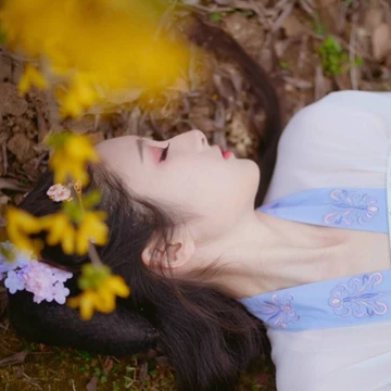 粉色小清新帶團(tuán)扇頭像，唯美古風(fēng)女子真人頭像