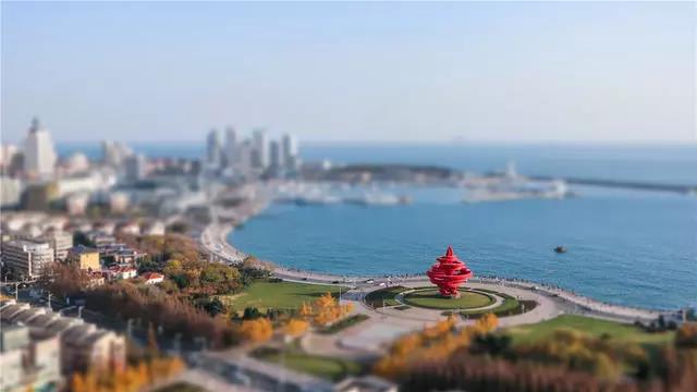 青島·Villaart維林藝墅，因?yàn)榉孔訍凵弦蛔? src="/wenxue/d/file/bigpic/190404/04/13-1G01PU534.gif" style="height: 450px; width: 800px;" / data-XKid="MTBLAm"></p>
<p data-fGpm="qeeDkM">
	　　從一個(gè)人旅行，到兩個(gè)人出游，再到現(xiàn)在的拖家?guī)Э冢沂冀K享受著出去玩這件事本身。</p>
<p data-wWaz="Hw1gjM">
	　　帶著小朋友出游，是很珍貴的回憶，只是偶爾，的確也有些狼狽。</p>
<p data-BhVO="XjrLU4">
	　　有很多需要考慮的因素：交通、飲食、游樂場;住宿地最好選擇小朋友可以自由玩耍、大人也能浪的地方&hellip;&hellip;<br / data-oWIX="hIpkPm">
	<img alt=