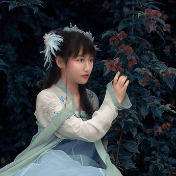 淺藍(lán)漢服小清新頭像，唯美古風(fēng)女生真人頭像