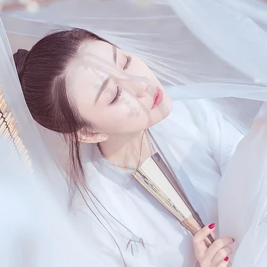 白衣冷艷女子頭像，唯美古風(fēng)真人頭像