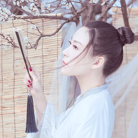 白衣冷艷女子頭像，唯美古風(fēng)真人頭像