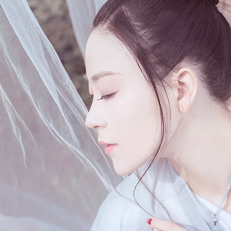 白衣冷艷女子頭像，唯美古風(fēng)真人頭像