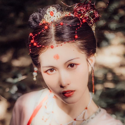 嬌艷彼岸花女子頭像，唯美古風(fēng)真人頭像