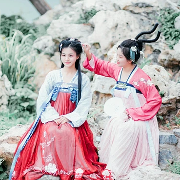 溫暖情誼閨蜜頭像，唯美古風女子真人頭像