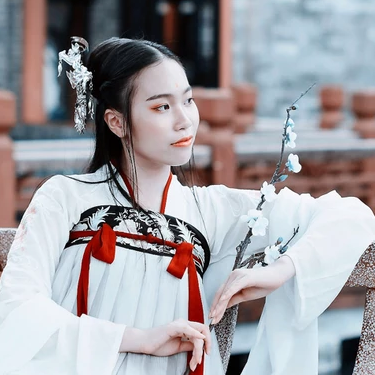 梅花樹下閨蜜頭像，唯美古風女子真人頭像