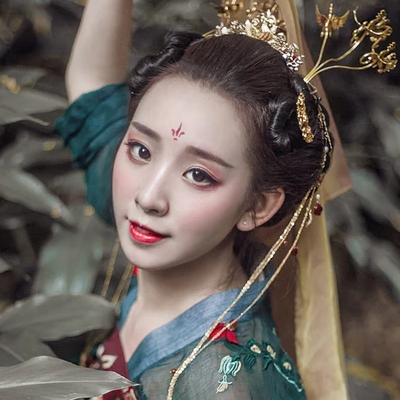 嬌艷紅裙帶紅傘頭像，唯美古風(fēng)女子頭像