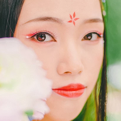 嬌艷花朵粉裙頭像，唯美古風(fēng)女子頭像