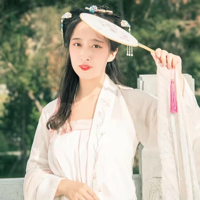 陽光下漢服帶傘頭像，唯美古風閨蜜頭像