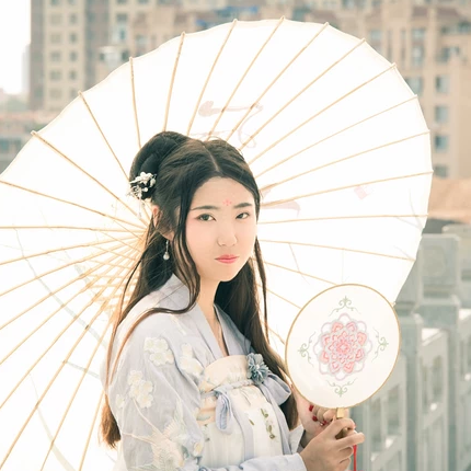 陽光下漢服帶傘頭像，唯美古風閨蜜頭像