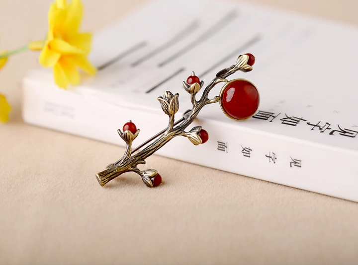 一曲紅塵胸針，優(yōu)雅復(fù)古瑪瑙飾品