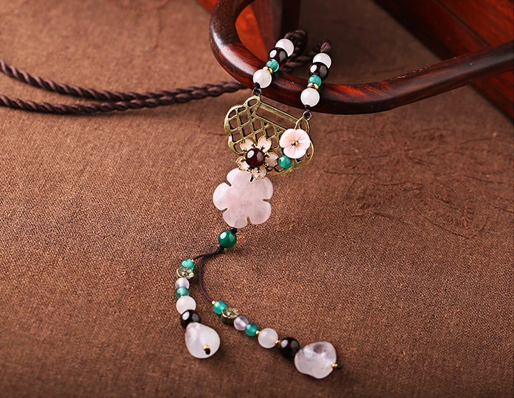 家佳樂(lè)文學(xué)粉水晶吊墜毛衣鏈，長(zhǎng)命鎖項(xiàng)鏈?zhǔn)罪? src="/wenxue/d/file/bigpic/190404/04/13-1G023114157.png" style="height: 668px; width: 750px;" / data-zDmS="aZ3mBf"><br / data-xVJs="9c29mJ">
	<img alt=