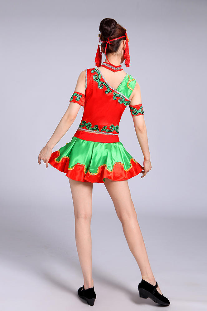 云南彝族壯族女表演超短裙服裝，少數(shù)民族服裝