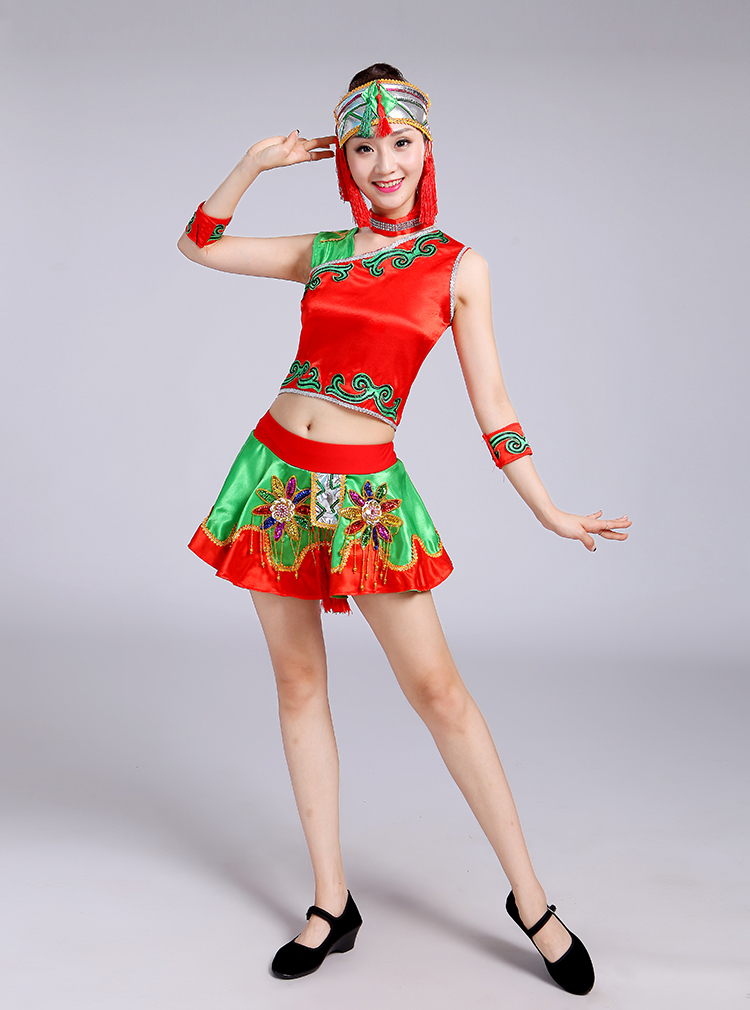 云南彝族壯族女表演超短裙服裝，少數(shù)民族服裝