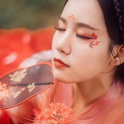 妖艷彼岸花紅衣女子頭像，唯美古風(fēng)真人頭像
