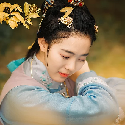 秋風(fēng)帶團扇少女頭像，唯美古風(fēng)真人頭像