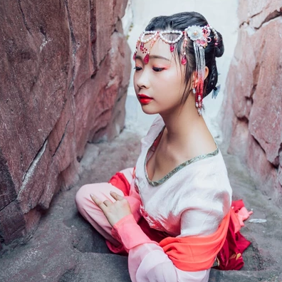 浮世年華少女頭像，唯美古風(fēng)真人頭像