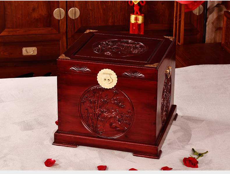 復(fù)古樟木箱，精美竹子雕花木箱子