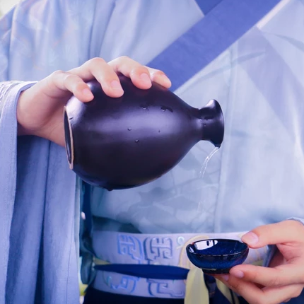 文藝品酒男生頭像，唯美古風(fēng)真人頭像