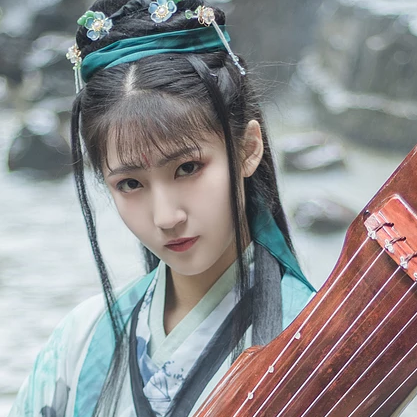 青玉流帶劍少女頭像，唯美古風(fēng)真人頭像