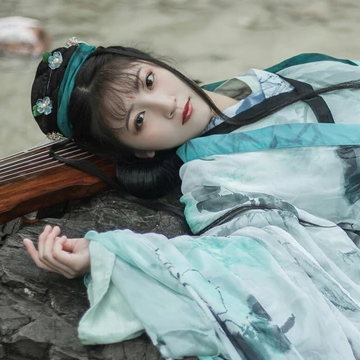 青玉流帶劍少女頭像，唯美古風(fēng)真人頭像