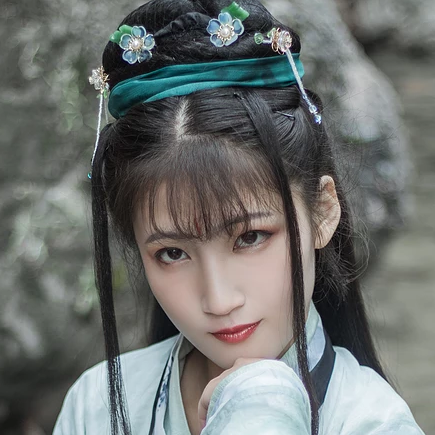 青玉流帶劍少女頭像，唯美古風(fēng)真人頭像