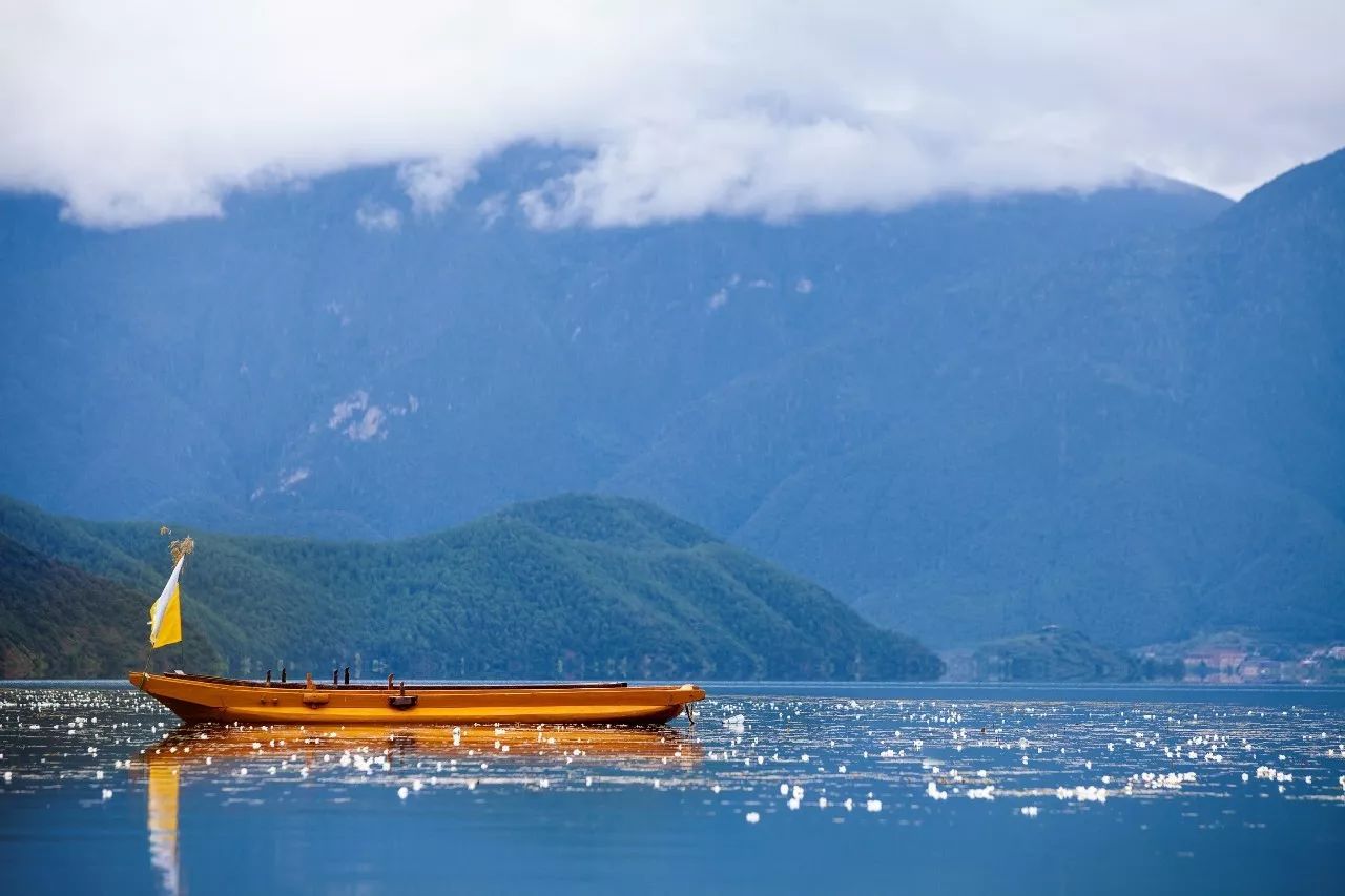瀘沽湖·野火集，時光匆忙別錯過年輕的瘋狂