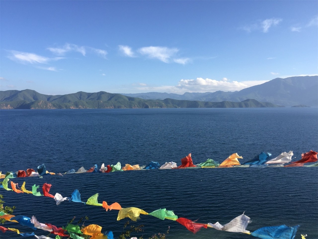 瀘沽湖·野火集，時(shí)光匆忙別錯(cuò)過年輕的瘋狂