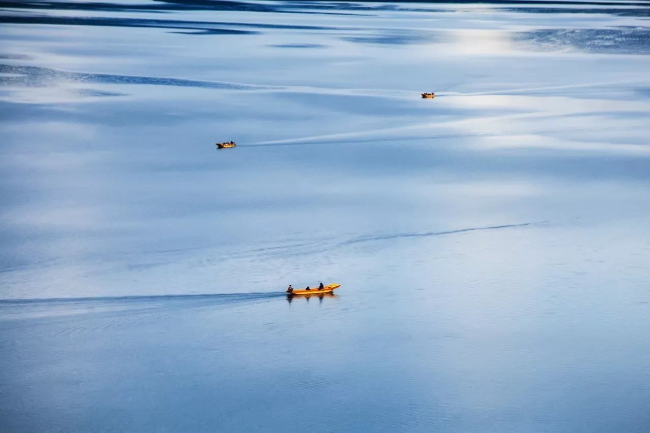 瀘沽湖·野火集，時(shí)光匆忙別錯(cuò)過年輕的瘋狂