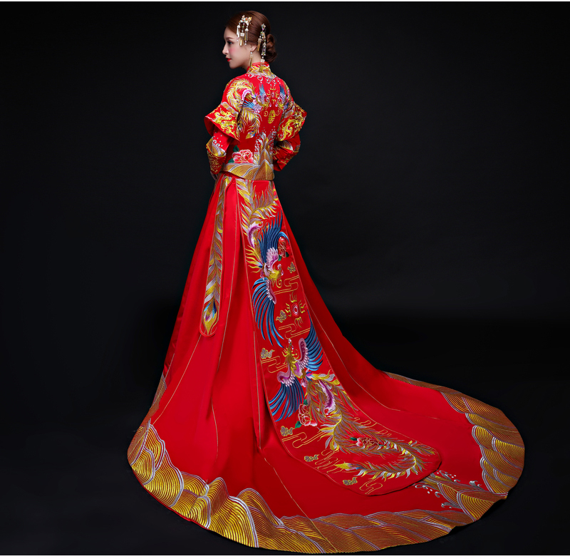 時(shí)尚拖尾中式禮服，古典大方之美新娘禮服