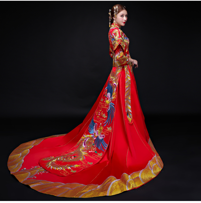 時(shí)尚拖尾中式禮服，古典大方之美新娘禮服