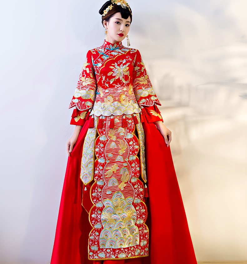 端莊斜襟新娘禮服，精美刺繡中式禮服