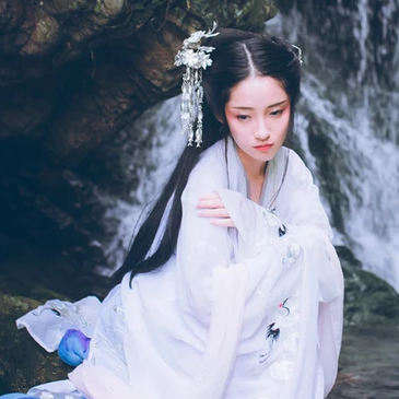 清秀女生頭像，唯美古風真人頭像