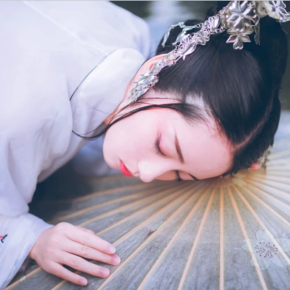 清秀女生頭像，唯美古風真人頭像