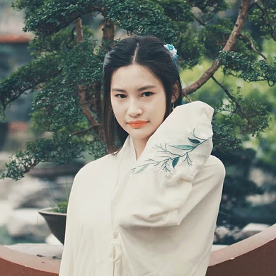 蒙眼帶團(tuán)扇女子頭像，唯美古風(fēng)真人頭像